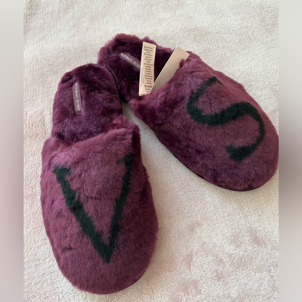 Victoria’s Secret Closed Toe Faux Fur Slippers
